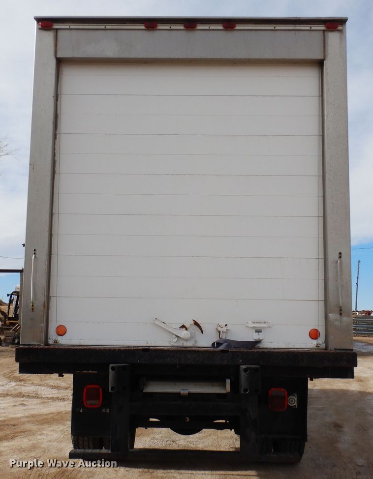 image for item DF8312 2000 International 4700  refrigerated truck