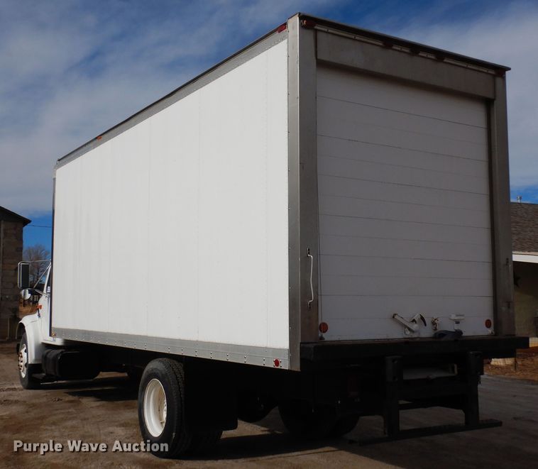 image for item DF8312 2000 International 4700  refrigerated truck
