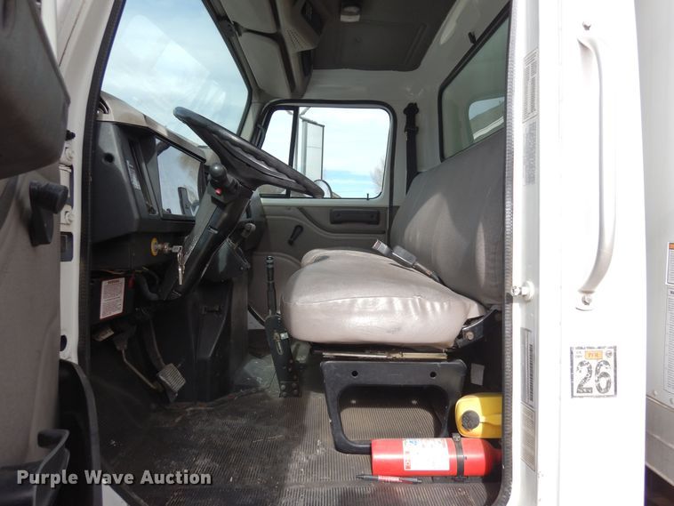 image for item DF8312 2000 International 4700  refrigerated truck