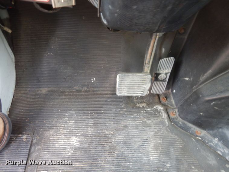 image for item DF8312 2000 International 4700  refrigerated truck