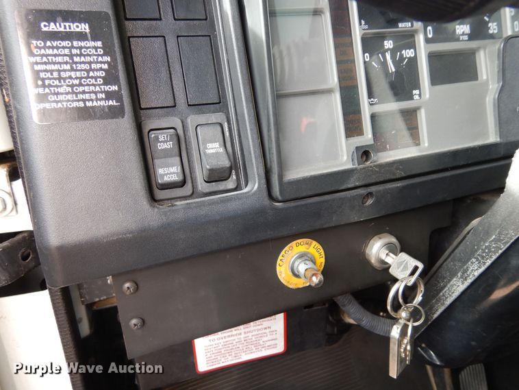 image for item DF8312 2000 International 4700  refrigerated truck