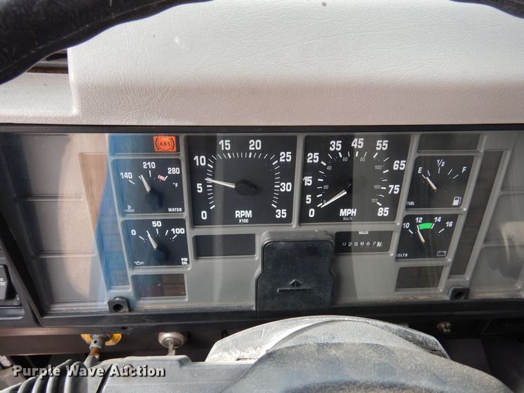 image for item DF8312 2000 International 4700  refrigerated truck