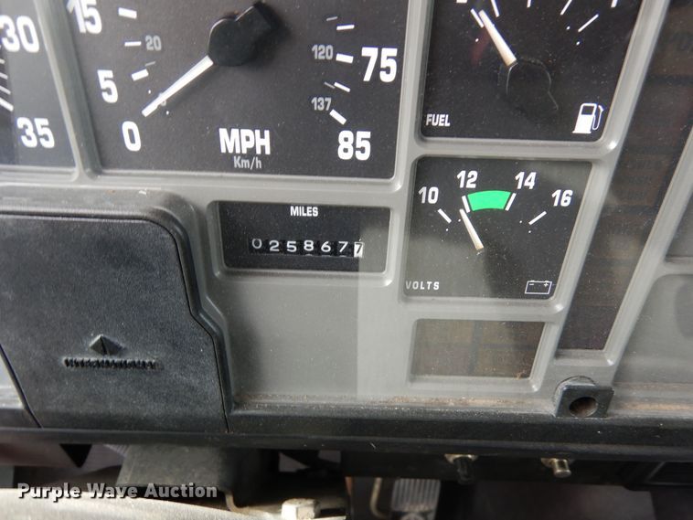 image for item DF8312 2000 International 4700  refrigerated truck