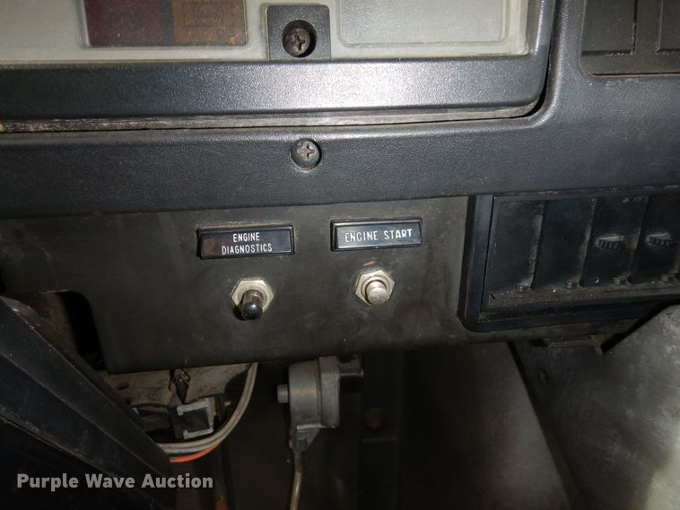 image for item DF8312 2000 International 4700  refrigerated truck