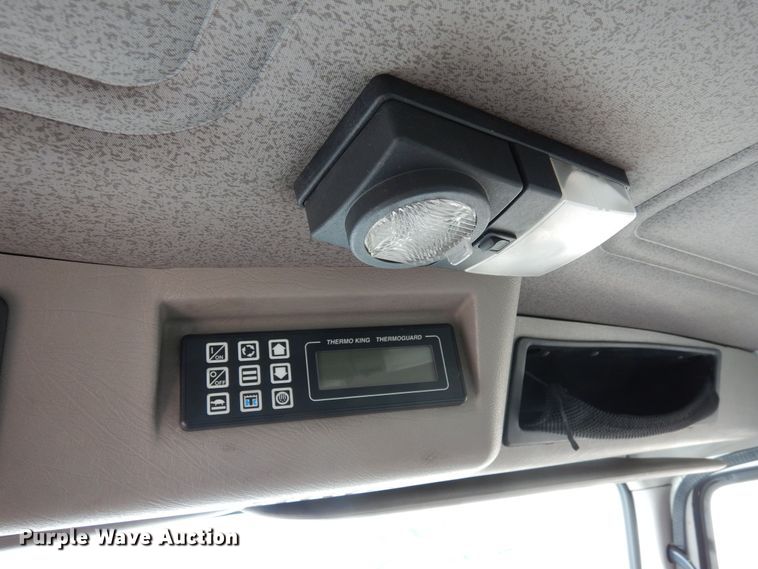 image for item DF8312 2000 International 4700  refrigerated truck