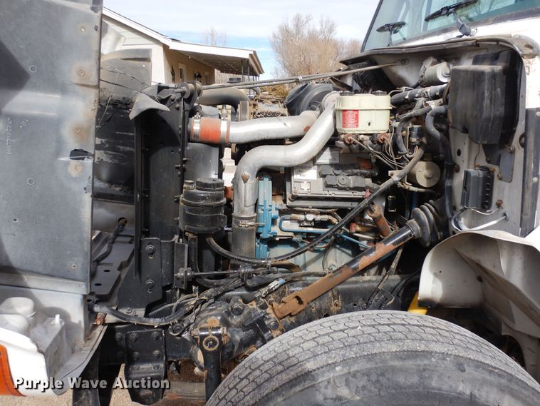 image for item DF8312 2000 International 4700  refrigerated truck