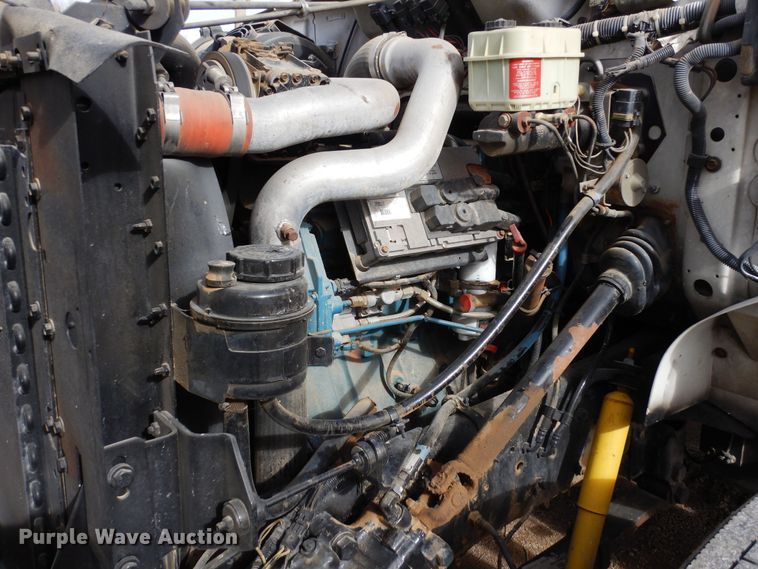 image for item DF8312 2000 International 4700  refrigerated truck