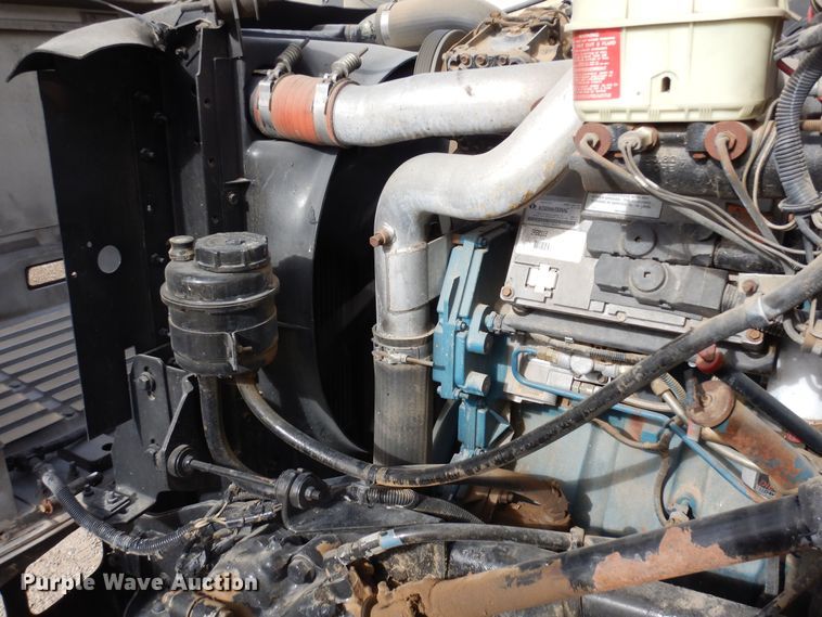 image for item DF8312 2000 International 4700  refrigerated truck