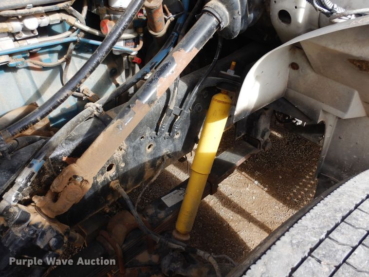 image for item DF8312 2000 International 4700  refrigerated truck