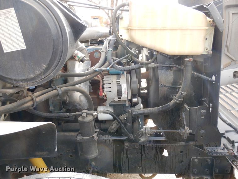 image for item DF8312 2000 International 4700  refrigerated truck