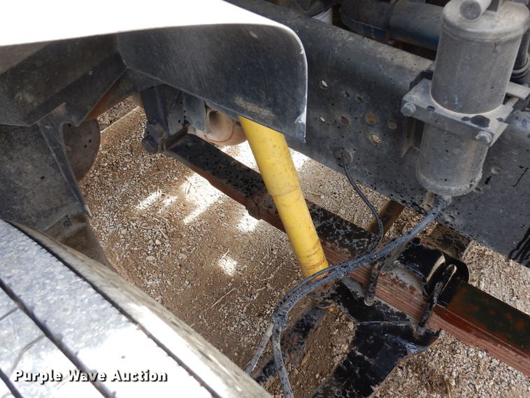 image for item DF8312 2000 International 4700  refrigerated truck