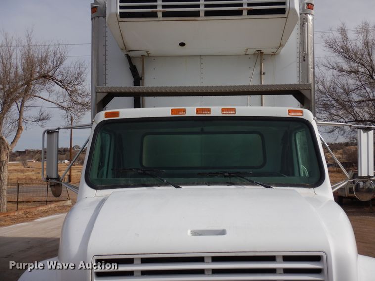 image for item DF8312 2000 International 4700  refrigerated truck