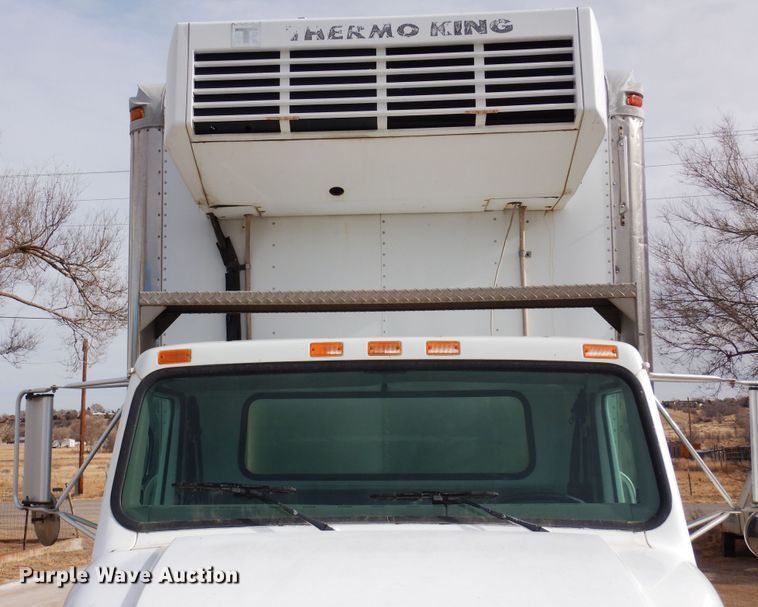 image for item DF8312 2000 International 4700  refrigerated truck
