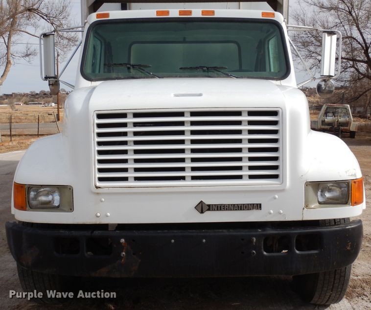 image for item DF8312 2000 International 4700  refrigerated truck