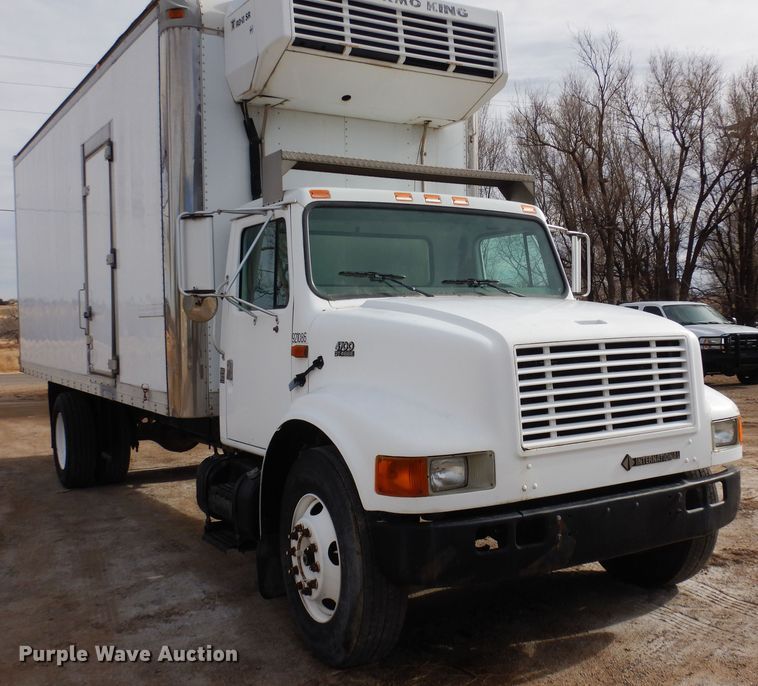 image for item DF8312 2000 International 4700  refrigerated truck