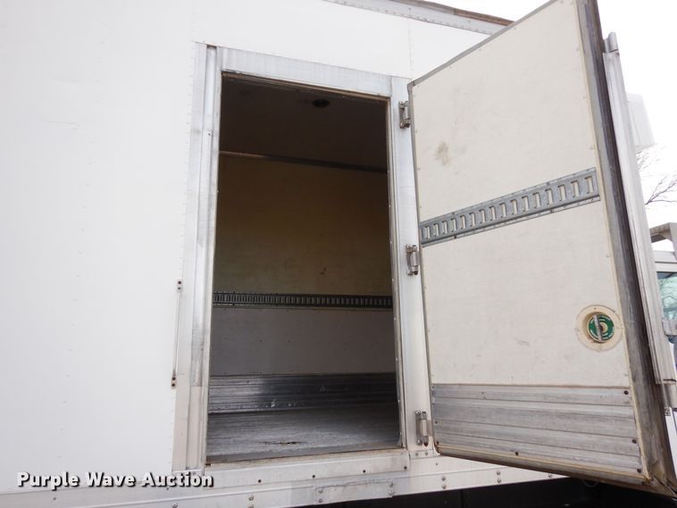 image for item DF8312 2000 International 4700  refrigerated truck