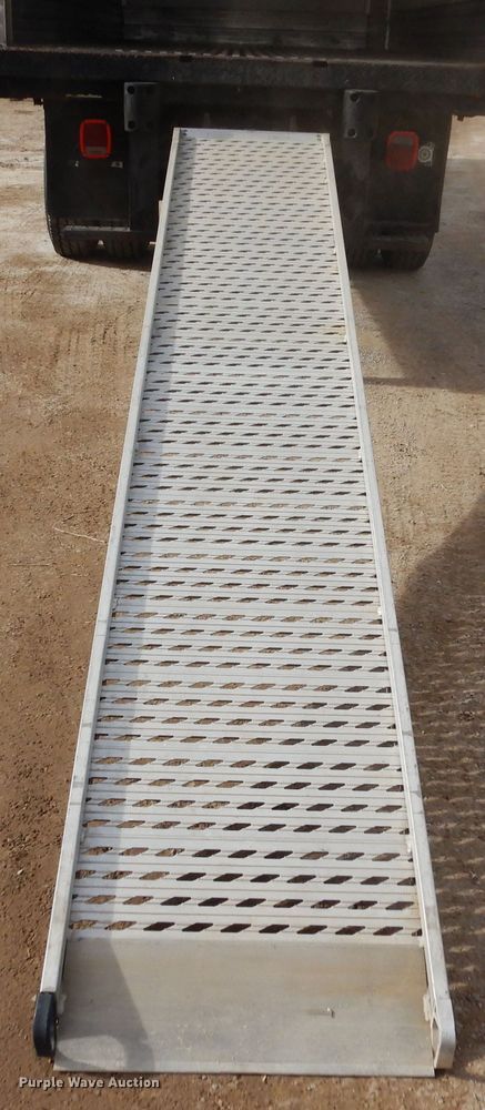 image for item DF8312 2000 International 4700  refrigerated truck