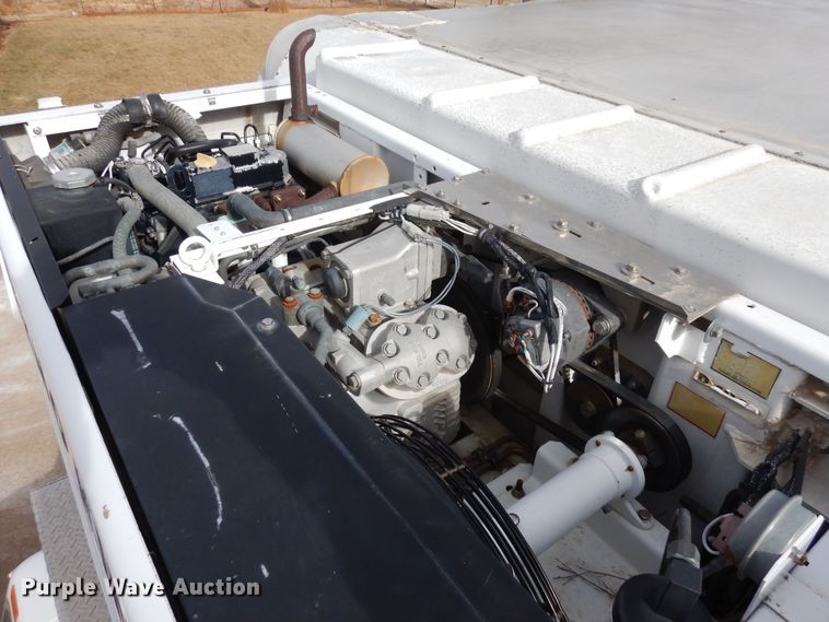 image for item DF8312 2000 International 4700  refrigerated truck