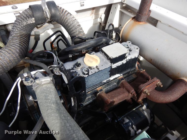 image for item DF8312 2000 International 4700  refrigerated truck