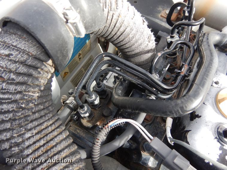 image for item DF8312 2000 International 4700  refrigerated truck