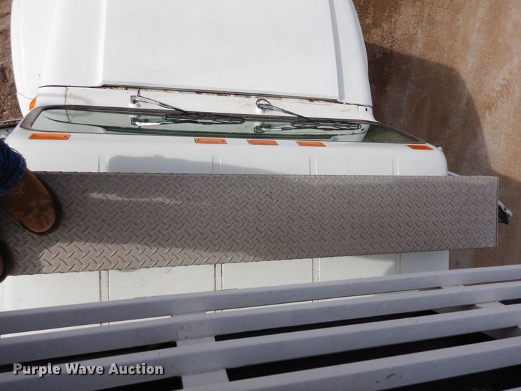 image for item DF8312 2000 International 4700  refrigerated truck