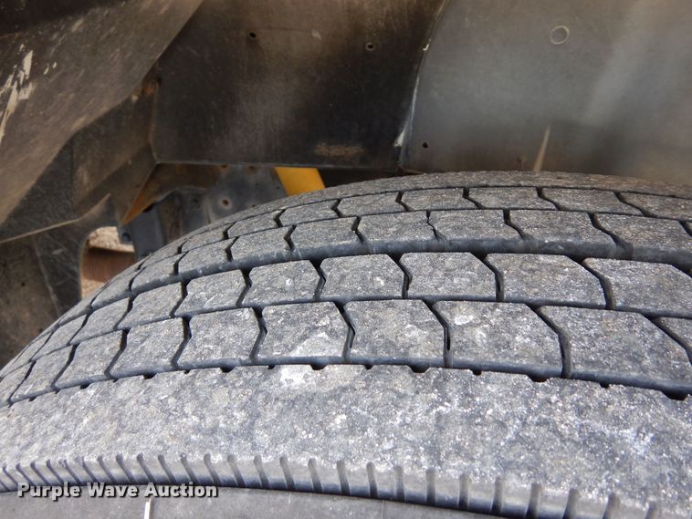 image for item DF8312 2000 International 4700  refrigerated truck