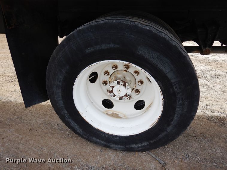 image for item DF8312 2000 International 4700  refrigerated truck