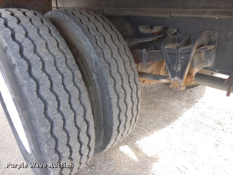 image for item DF8312 2000 International 4700  refrigerated truck