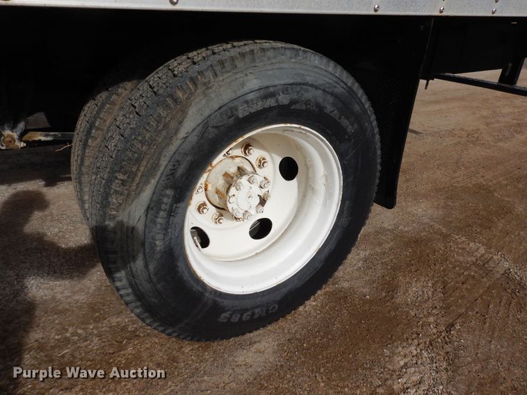 image for item DF8312 2000 International 4700  refrigerated truck