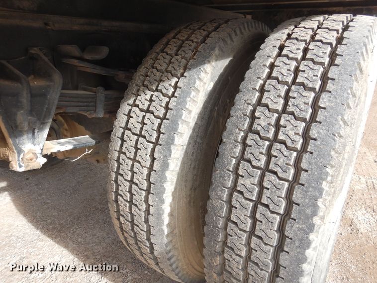 image for item DF8312 2000 International 4700  refrigerated truck