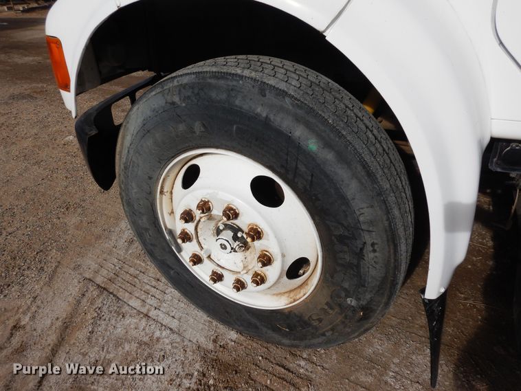 image for item DF8312 2000 International 4700  refrigerated truck