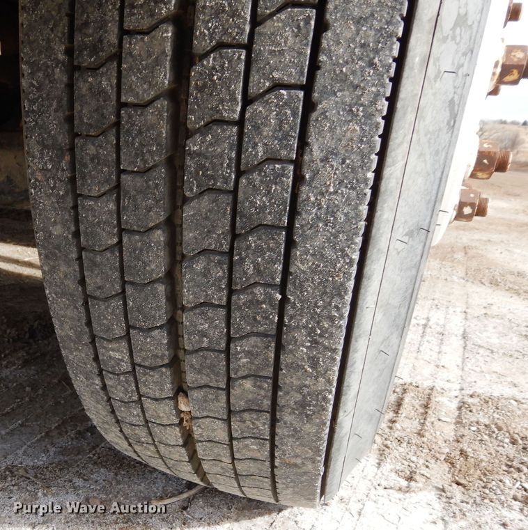 image for item DF8312 2000 International 4700  refrigerated truck