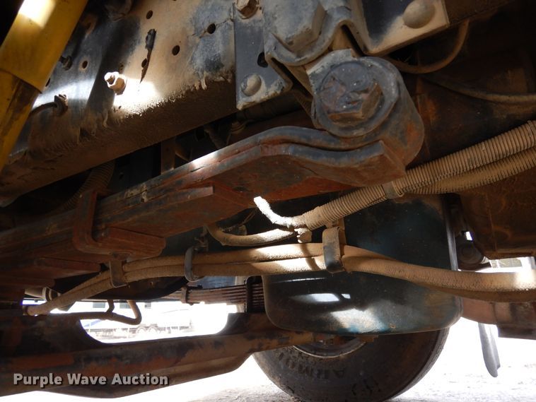 image for item DF8312 2000 International 4700  refrigerated truck