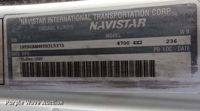 image for item DF8312 2000 International 4700  refrigerated truck