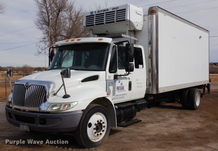 image for item DF8313 2006 International 4300  refrigerated truck