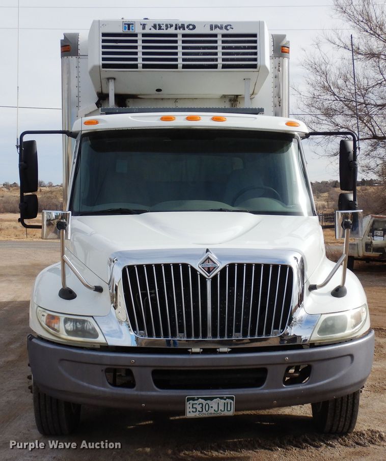 image for item DF8313 2006 International 4300  refrigerated truck