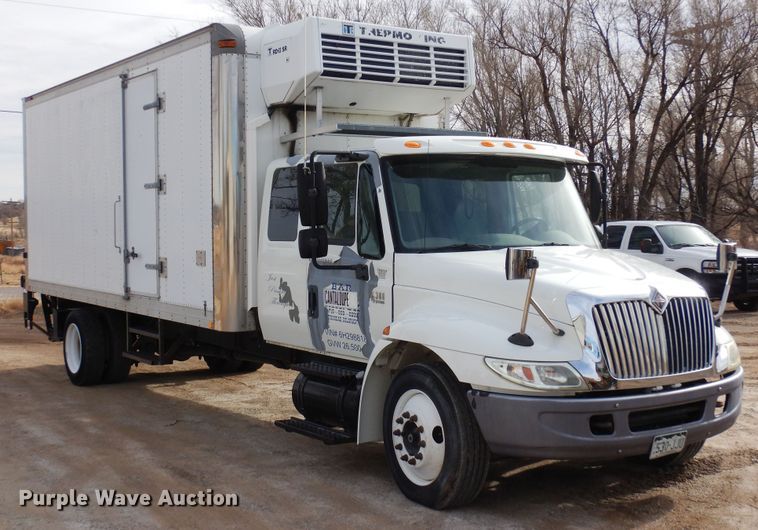 image for item DF8313 2006 International 4300  refrigerated truck