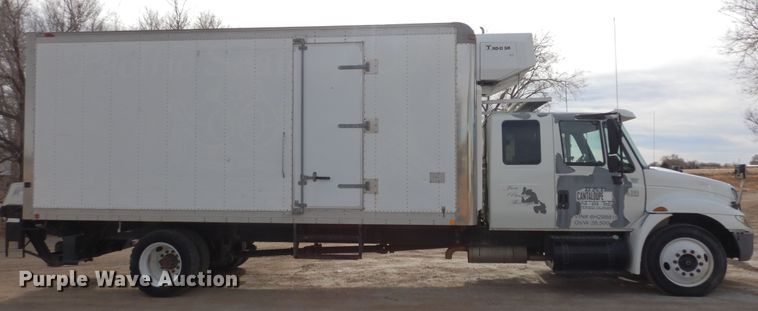 image for item DF8313 2006 International 4300  refrigerated truck