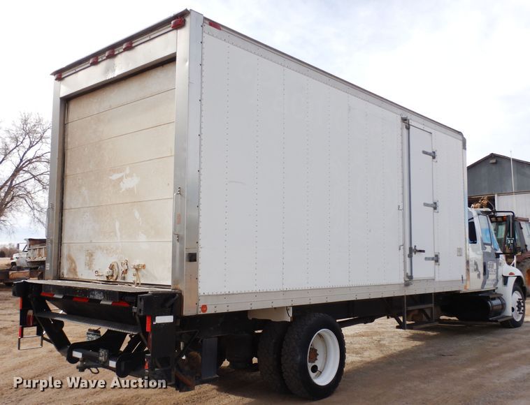 image for item DF8313 2006 International 4300  refrigerated truck