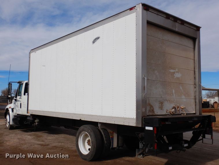 image for item DF8313 2006 International 4300  refrigerated truck