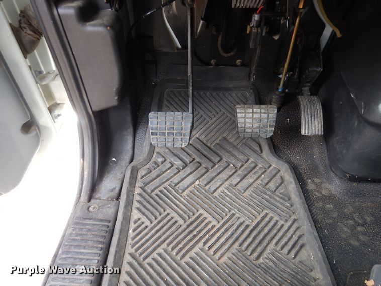 image for item DF8313 2006 International 4300  refrigerated truck