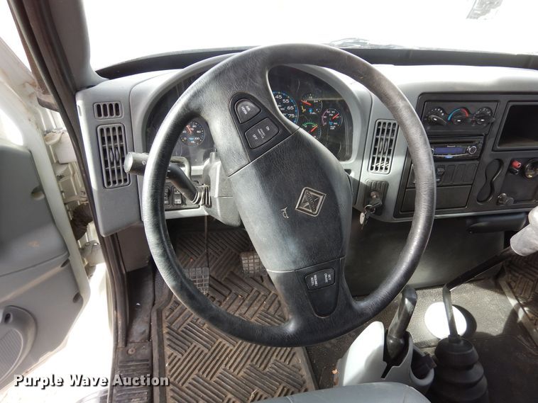 image for item DF8313 2006 International 4300  refrigerated truck