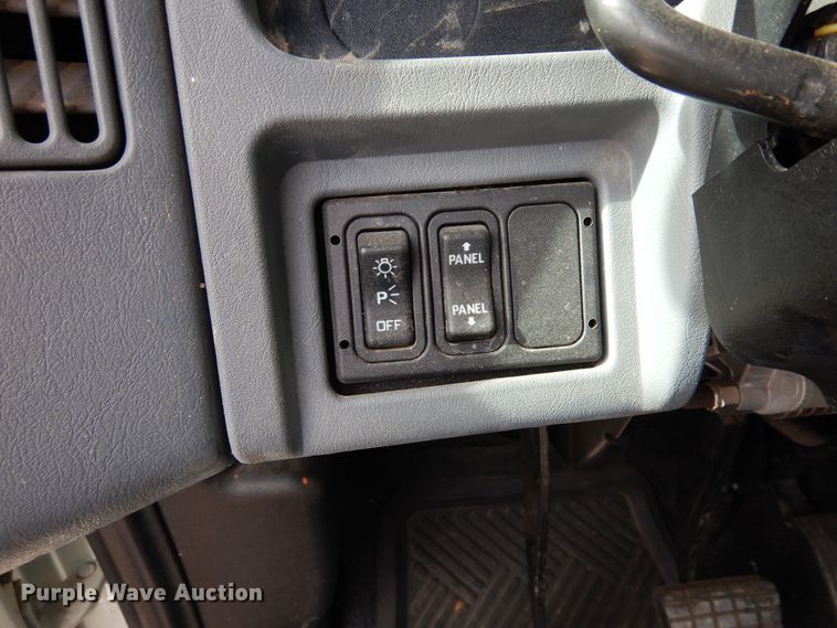 image for item DF8313 2006 International 4300  refrigerated truck