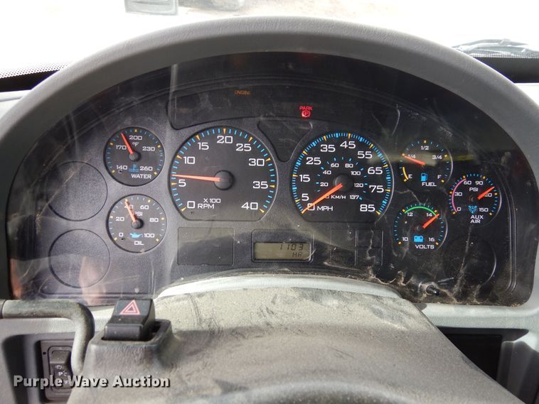 image for item DF8313 2006 International 4300  refrigerated truck