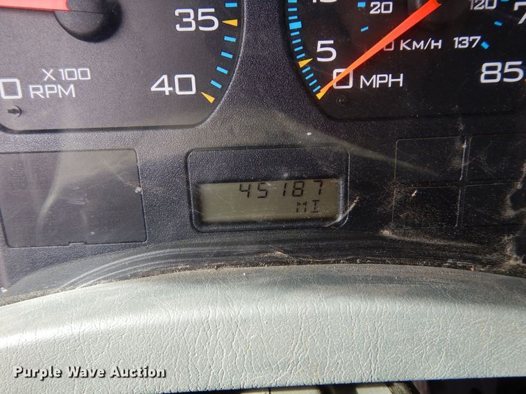 image for item DF8313 2006 International 4300  refrigerated truck