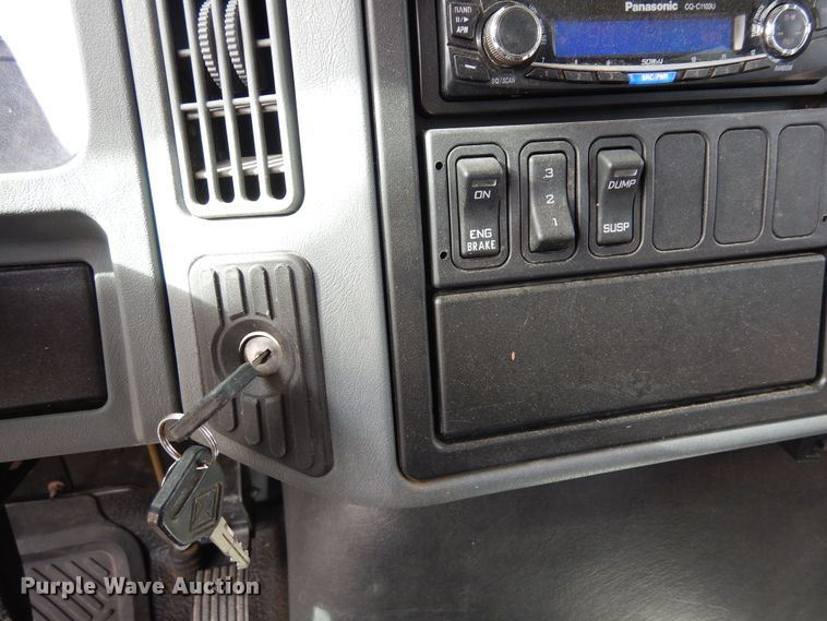 image for item DF8313 2006 International 4300  refrigerated truck