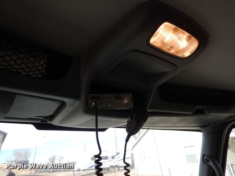 image for item DF8313 2006 International 4300  refrigerated truck