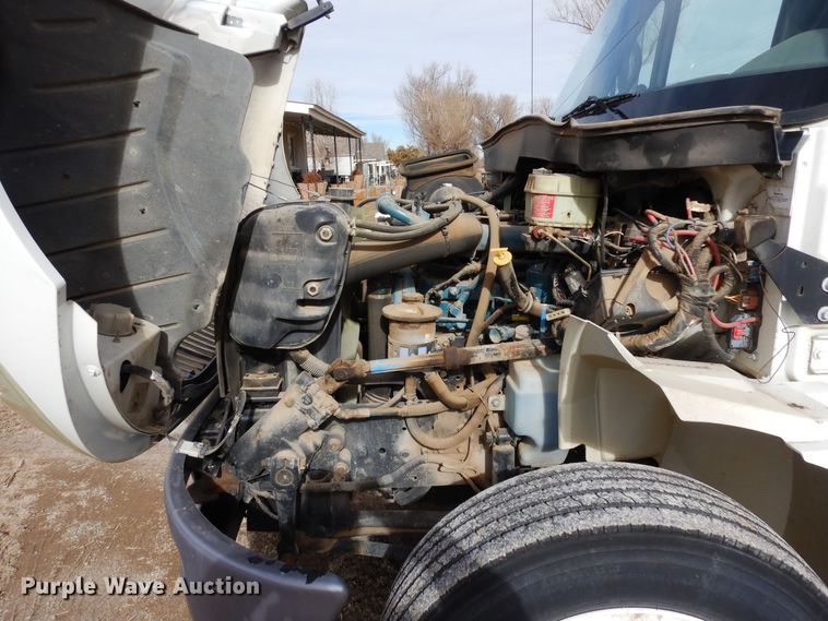 image for item DF8313 2006 International 4300  refrigerated truck