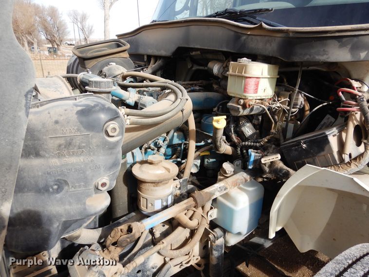 image for item DF8313 2006 International 4300  refrigerated truck