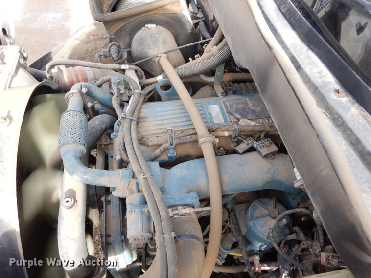 image for item DF8313 2006 International 4300  refrigerated truck